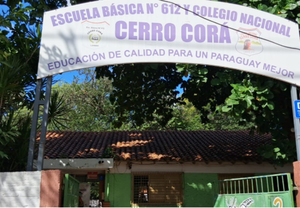 Roban mobiliario escolar en Lambaré y amenazan a madre