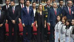 Peña evade responder a críticas de Alliana y justifica millonarios gastos