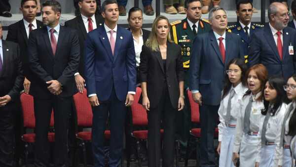 Peña evade responder a críticas de Alliana y justifica millonarios gastos