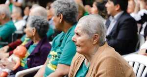 Diario HOY | Analizan propuesta de incrementar pensión a adultos mayores