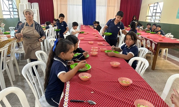 Almuerzo escolar alcanza a casi 600 niños en la Escuela Wenceslaa Escalada de Coronel Oviedo - OviedoPress