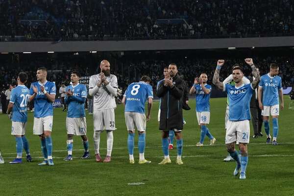 Serie A Italiana: El Napoli doblega al Milan y promete dar batalla al Inter - Fútbol Internacional - ABC Color