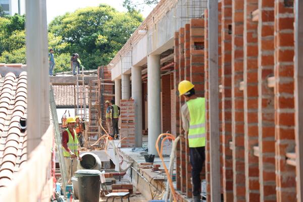 Deuda del Estado con constructoras paralizan obras hasta en 43 colegios - 5Días