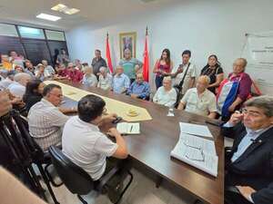 Adultos mayores urgen a Diputados fin de la discriminación y exigen aumento de pensión - Política - ABC Color