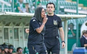 Popular / ¡Histórico en Brasil! Una mujer debutó como DT en el Brasileirao, dirigiendo al equipo de Walter Clar