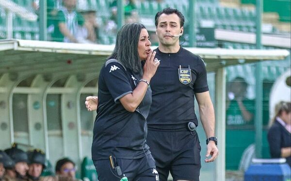 Popular / ¡Histórico en Brasil! Una mujer debutó como DT en el Brasileirao, dirigiendo al equipo de Walter Clar