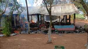 Incendio deja en la calle a septuagenaria y su familia en zona rural de Loreto