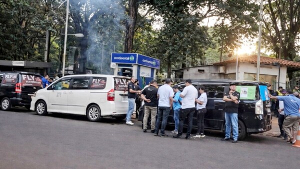 Minibuses de CDE: Fustigan intervención de parada en refacción