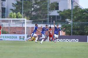 Ganó Encarnación FC:  Con doblete de Blas Diaz venció a Fernando de la Mora