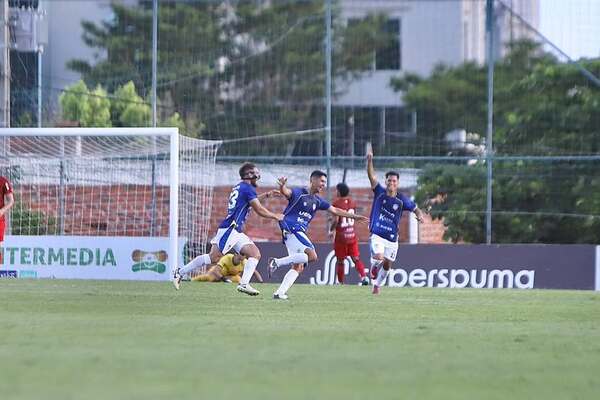 Ganó Encarnación FC:  Con doblete de Blas Diaz venció a Fernando de la Mora