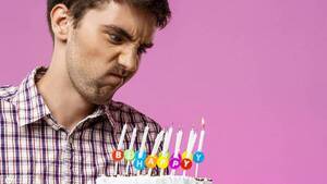 Vas a tener que compartir tu torta con el tĩ ro'ysã de la oficina: Amóntema día libre por cumple