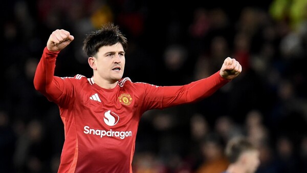 Manchester United renueva a Harry Maguire hasta 2027