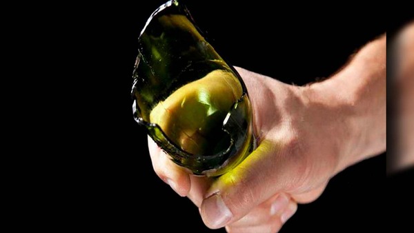 Violencia en Yatytay: Hombre detenido tras atacar a dos jóvenes con una botella en un local de venta de bebidas