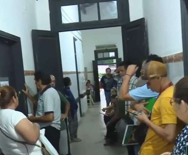 Día Mundial de la Salud: usuarios de “Calle’i” sometidos a hacinamiento y larga espera - Nacionales - ABC Color