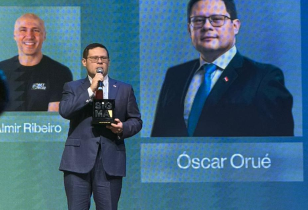 Óscar Orué recibe importante reconocimiento internacional en Brasil