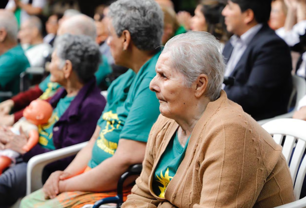 Analizan propuesta de aumentar pensión a adultos mayores