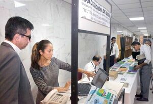 Realizan feria de libros y capacitación sobre bases de datos jurídicos