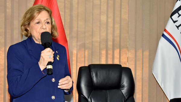 Corte admite acción de Alicia Pucheta para cobrar jubilación y salario