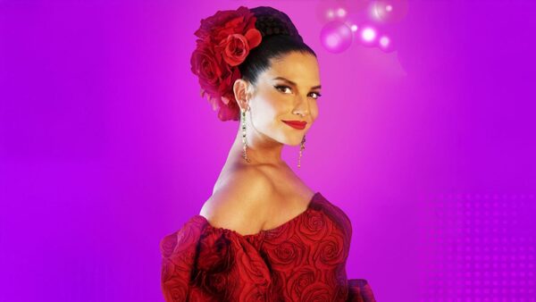 Natalia Jiménez llega a una fiesta en ambulancia