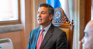 Con la imagen en baja, Peña activa la caja publicitaria y recurre a "intermediarios" cercanos al gabinete