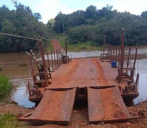 Proyecto de puente prometido no avanza y estado de balsa es insostenible - ABC en el Este - ABC Color