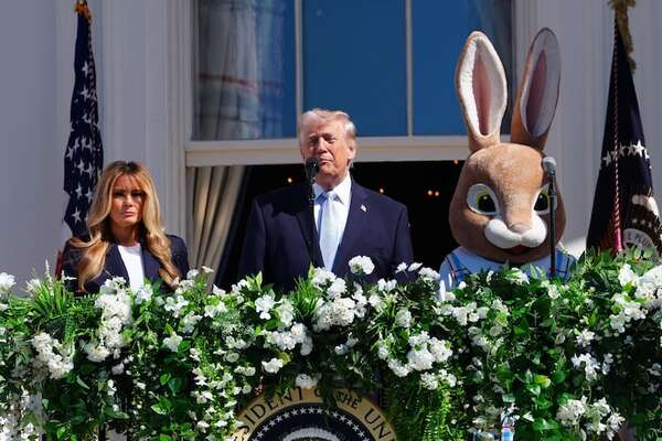 Melania y Donald Trump celebraron la Pascua con cientos de niños - Gente - ABC Color
