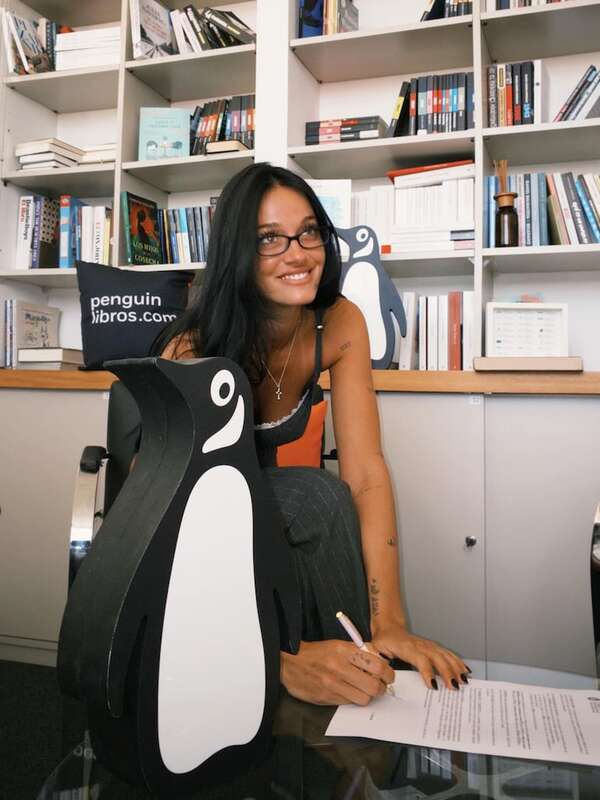 Oriana Sabatini publicará una novela - Gente - ABC Color