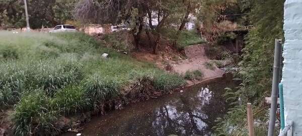 Plaza abandonada y sucia en Asunción  - Crónicas Ciudadanas - ABC Color