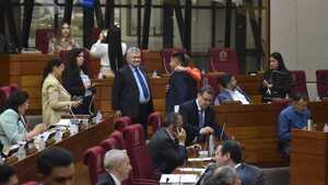 Diputados vuelven a dilatar el pedido de interpelación a Baruja