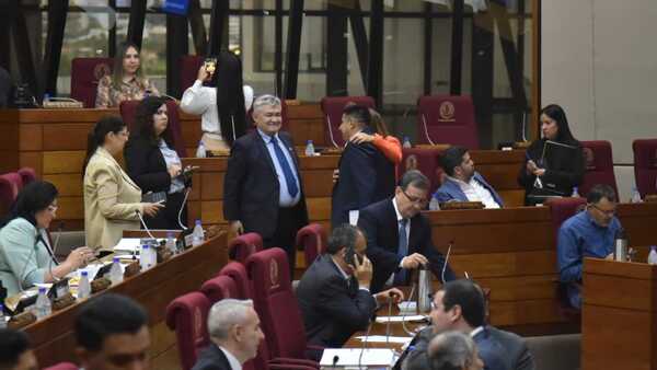 Diputados vuelven a dilatar el pedido de interpelación a Baruja