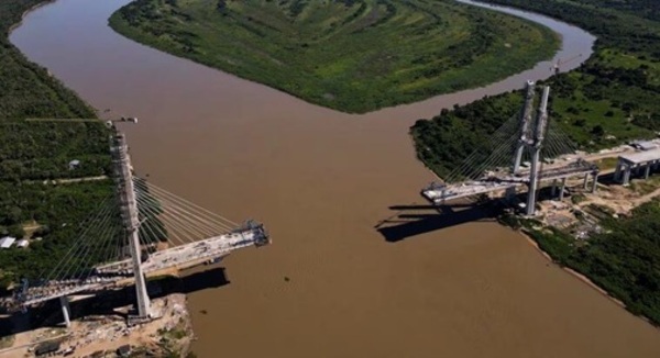 Puente bioceánico está a 37 metros de unirse