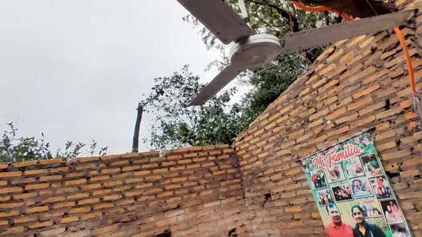 Temporal generó destrozos y destechó por completo una vivienda en Ñeembucú