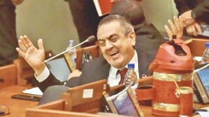 Esgaib afirma que la economía está saludable porque "los boliches están llenos"