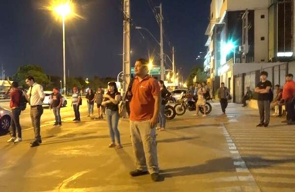 Tras traumático paro de buses, Gobierno desembolsó casi US$ 7 millones mientras persiste quejas por pésimo servicio - Economía - ABC Color