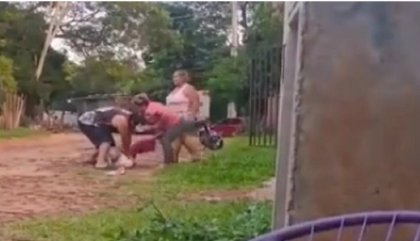 Madre fue brutalmente agredida tras reclamar supuesto caso de bullying contra su hijo en San Lorenzo » San Lorenzo PY