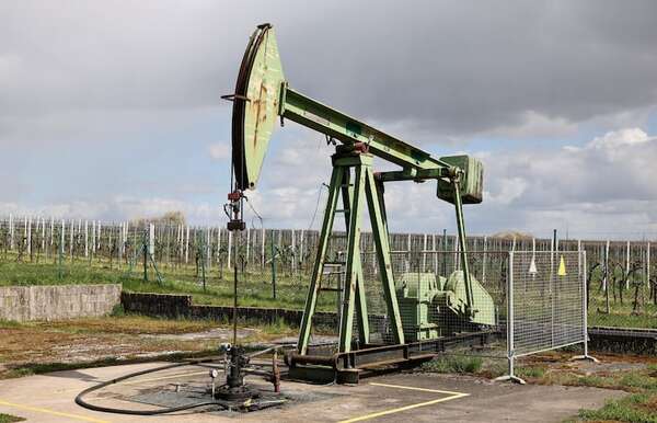 El petróleo cae por debajo de USD 100 y las bolsas asiáticas escalan tras tregua en Irán  - Mundo - ABC Color