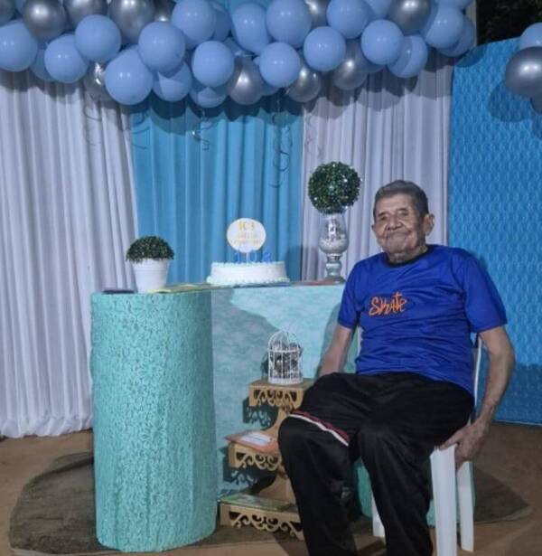 Con 103 años recuerda cómo sacaba a “pasear” ¡a su moto!