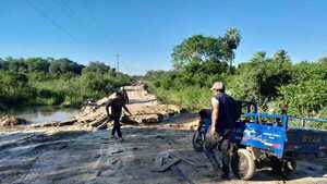 Reclaman al MOPC arreglo del terraplén que se partió en dos
