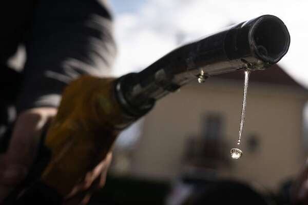 París dice que precios de combustibles “deben bajar tan rápido como subieron” tras acuerdo Irán-EE.UU. - Mundo - ABC Color