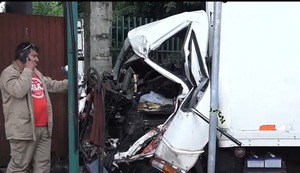 Colisión entre camiones se cobra la vida de un joven conductor en Ñemby