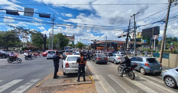 La Nación / Conductores de plataformas se movilizan y advierten sobre escasez del servicio