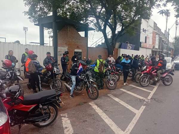 Conductores de plataformas se movilizan por mejores condiciones laborales y tarifas justas - Nacionales - ABC Color