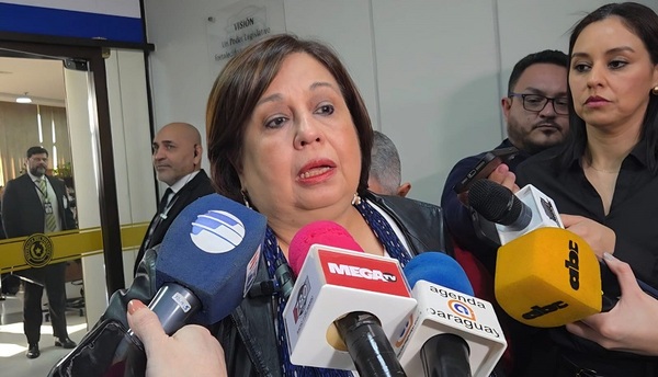 Esperanza Martínez critica soberbia del Gobierno ante la crisis sanitaria