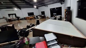 Encapuchados reducen a guardia y roban dos cajas fuertes en La Paloma