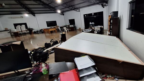 Encapuchados reducen a guardia y roban dos cajas fuertes en La Paloma