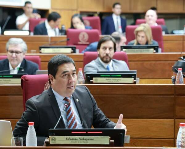 Video: Nakayama fulmina a Hernán Rivas: “Debe retirarse del Senado, esto fue una estafa” - Política - ABC Color