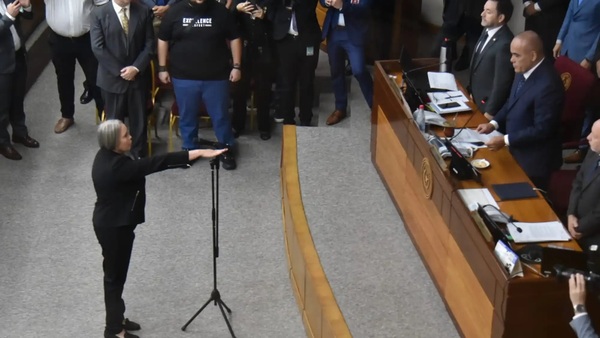 Tras expulsión de “Chaqueñito”, Gladys Mendoza juró como senadora - Concepción al Día