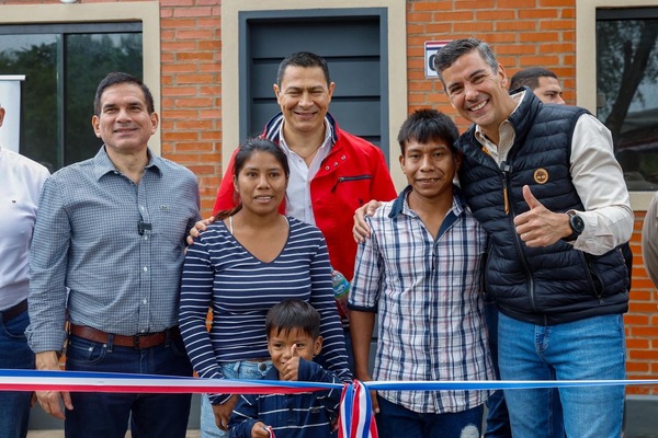 Gobierno entrega 31 viviendas a comunidad indígena en Luque y refuerza política habitacional - El Trueno