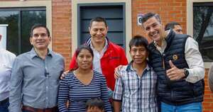 La Nación / Peña entregó otras 49 casas en Central: “La prioridad es el pueblo más necesitado”