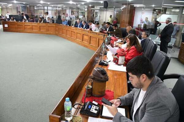 Asunción: critican “oscurantismo” de acuerdo de Luis Bello con bonistas - Nacionales - ABC Color